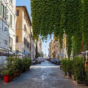 https://domus-luxury-suite.it-romehotels.com